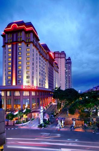 Gambir Hotel | Redtop Hotel & Convention Center