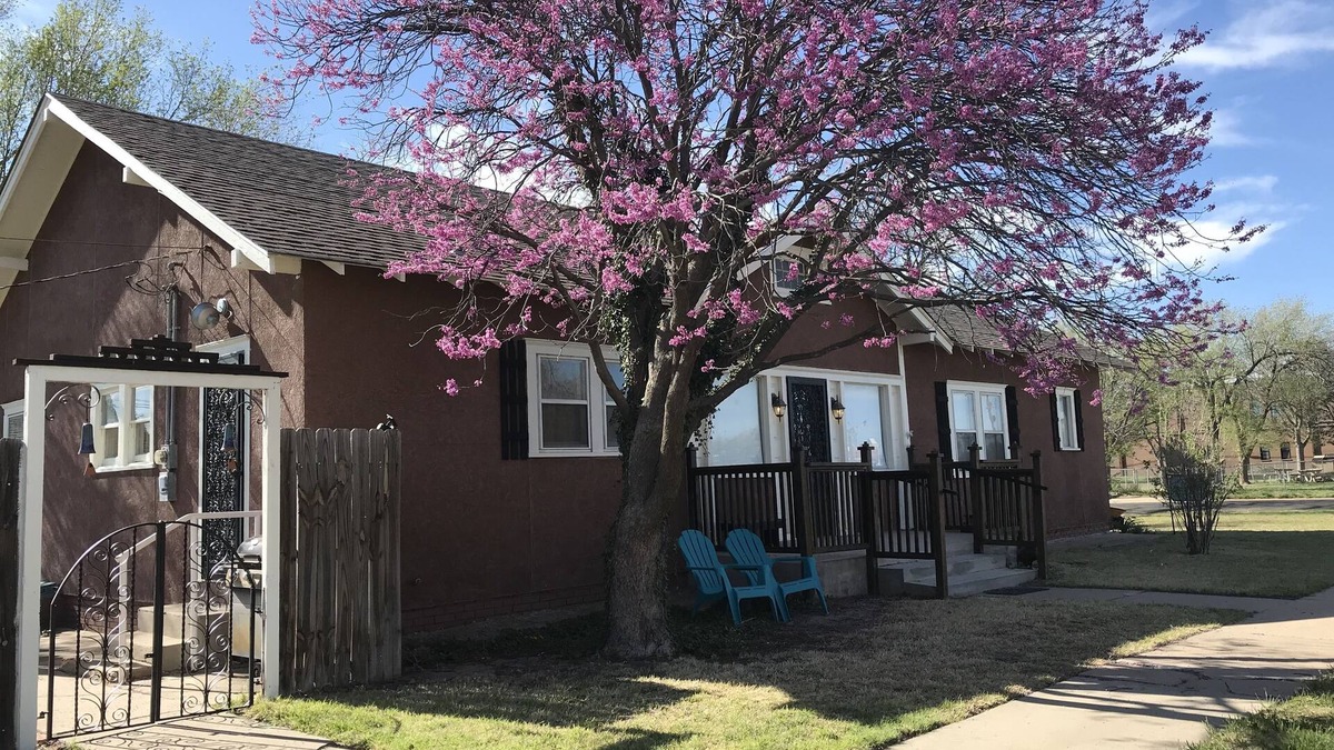 Canyon House | Reduced Prices BEST Local in Canyon! Historic Square, WT, PaloDuro Canyon, TEXAS