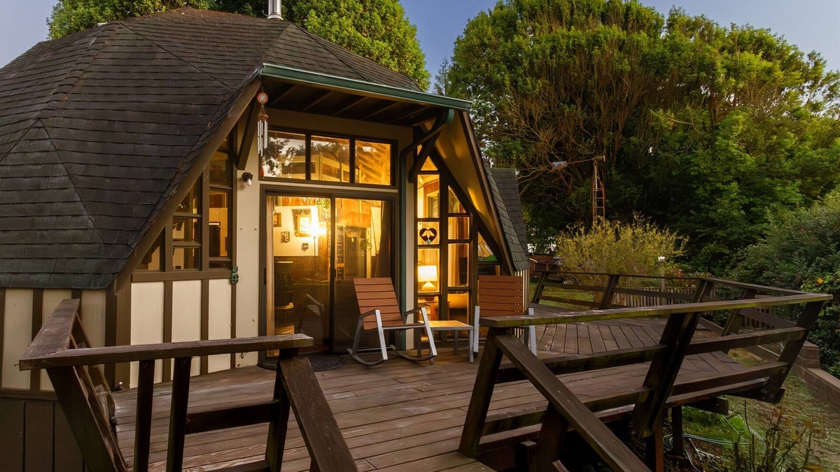 Rohnerville House | Redwood Dome Retreat