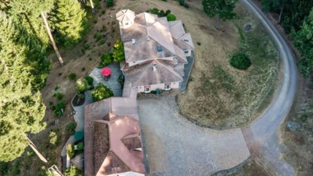 Willits House | Redwood Glen Castle! A wonderful place to stay!
