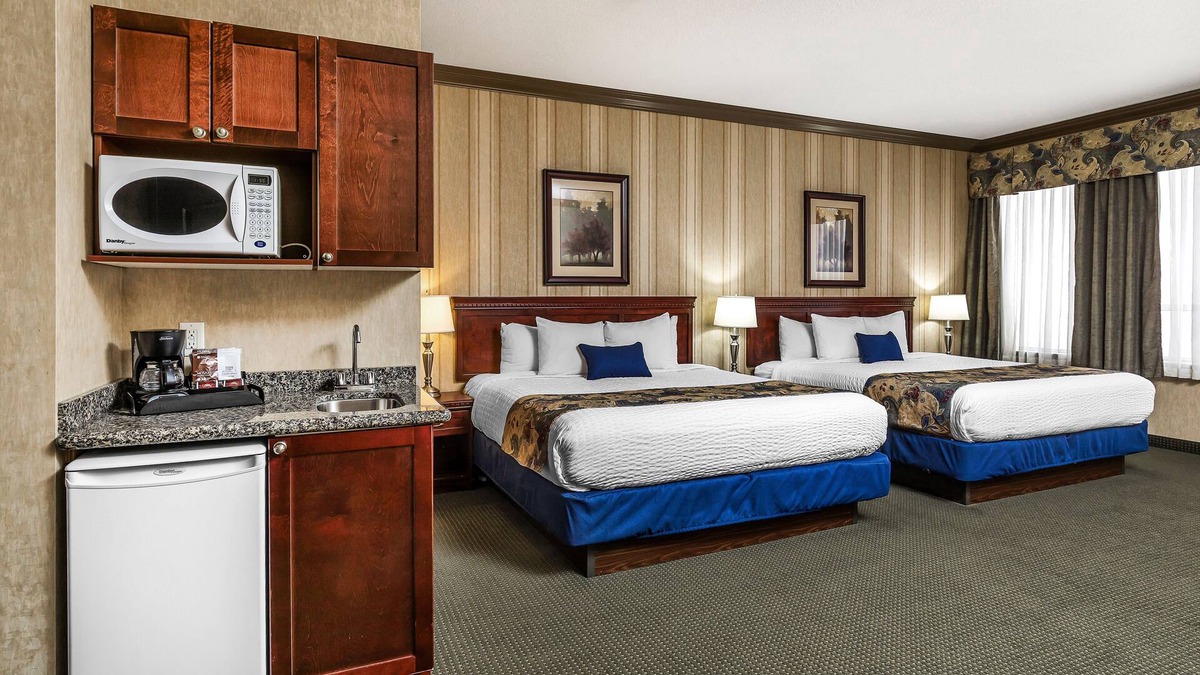 Clairmont Hotel | Redwood Inn & Suites - Grande Prairie