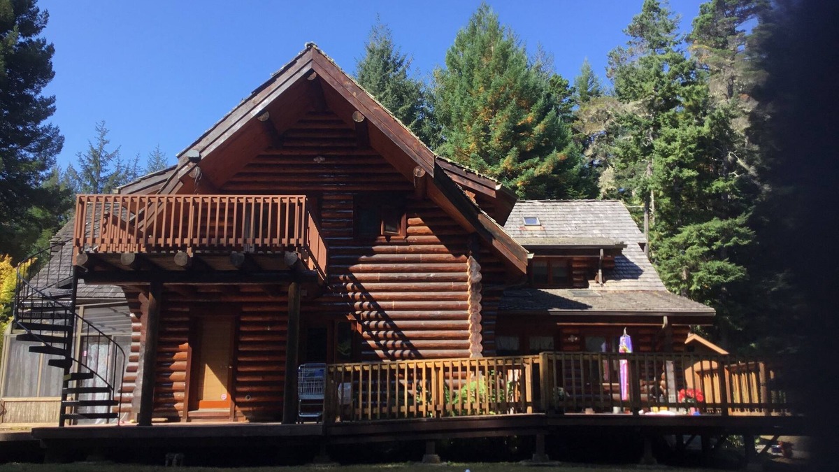 Crescent City House | Redwood Log Cabin