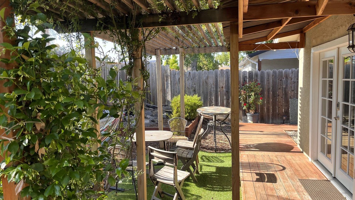 Livermore Cottage | Redwood One Bedroom & Gazebo Garden