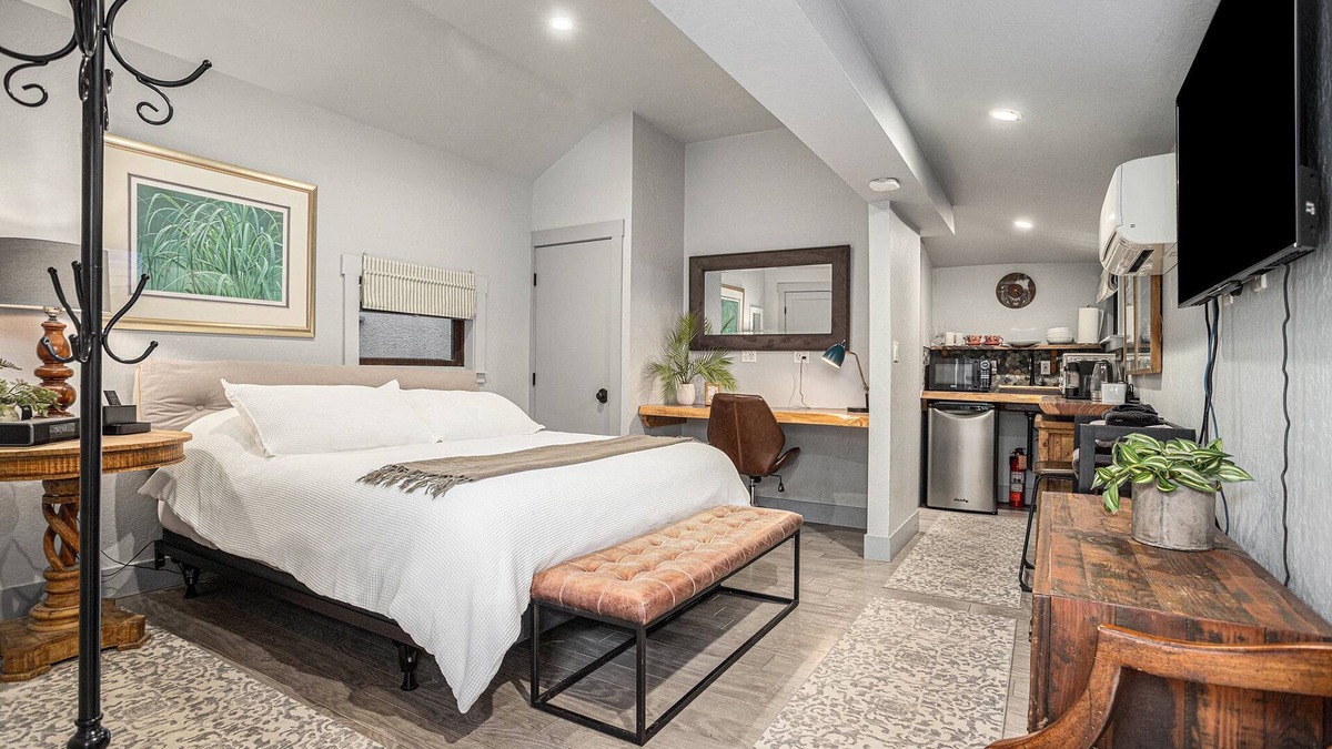 Upper Telegraph House | Redwood Room
