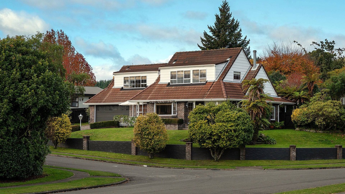 Lynmore House | REDWOODS LUXURY COMFORT (LONGER STAYS CONSIDERED AT DISCOUNTED RATES)