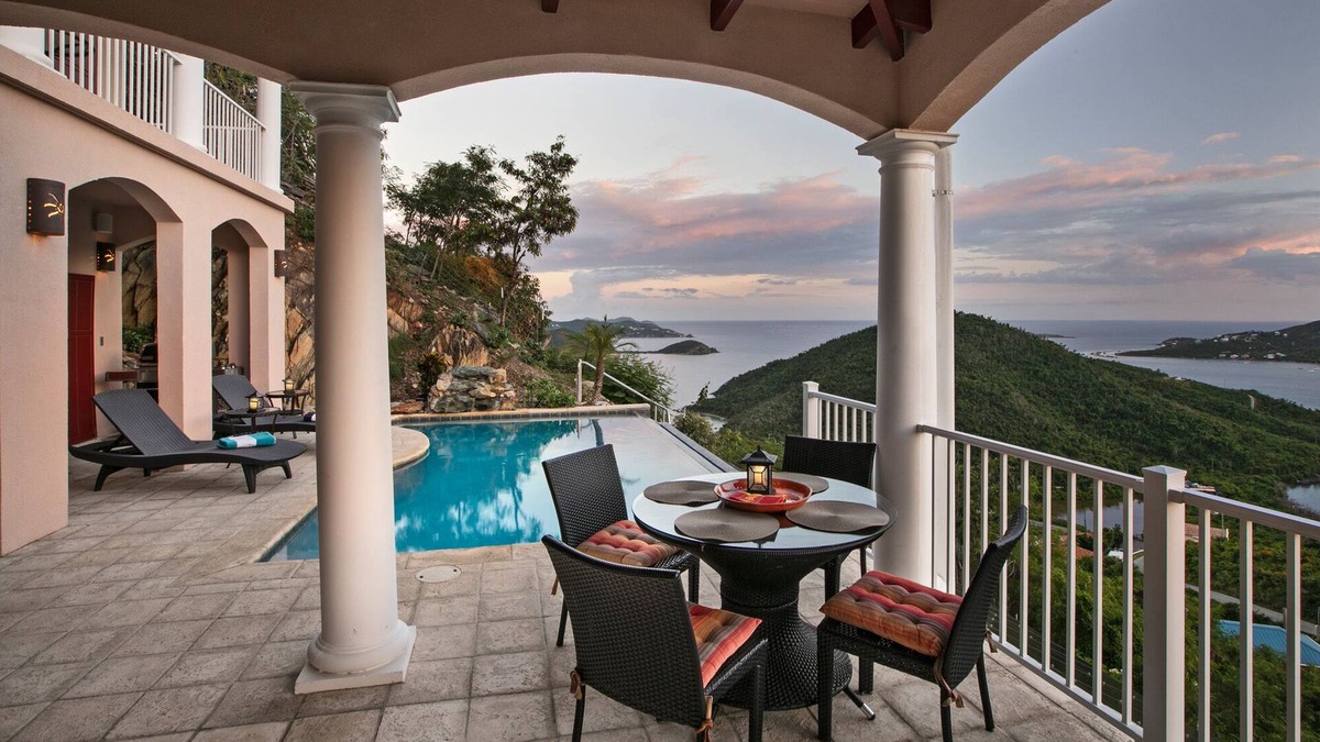 Seagrape Hill House | Reef Madness Villa ~ Private infinity pool + Tesla Solar
