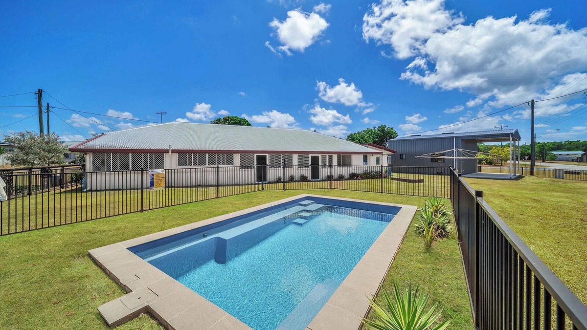 Kurrimine Beach House | Reef Shack Beach Vibes Stroll to the beach