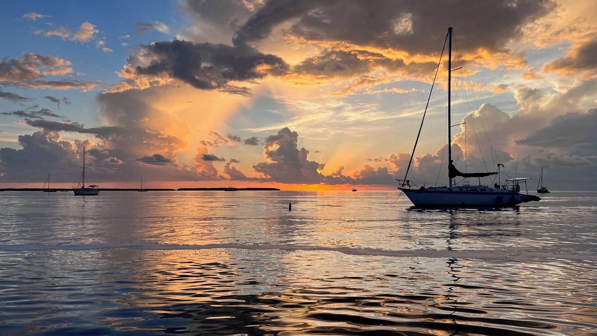 Tavernier House | Reel Oasisn3 bedroom 2 bathroom water front house in Tavernier, Fl