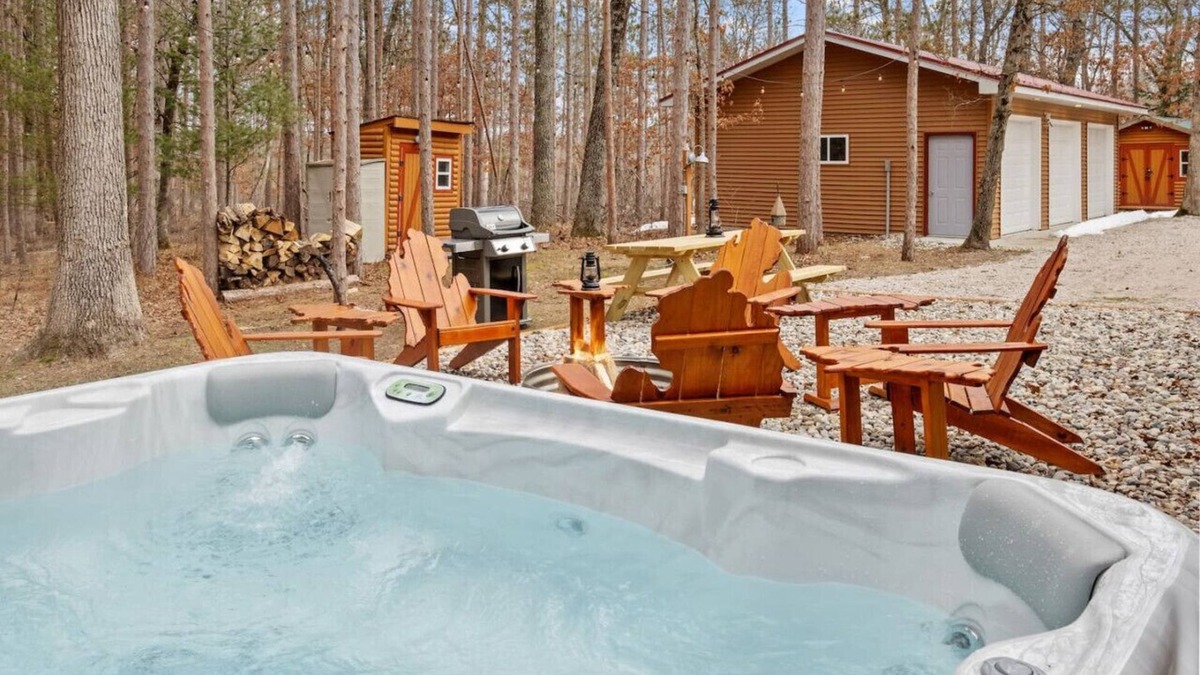 Baldwin Cabin | Reel Paradise, The Fishermen Cabin: Hot Tub & Fun!
