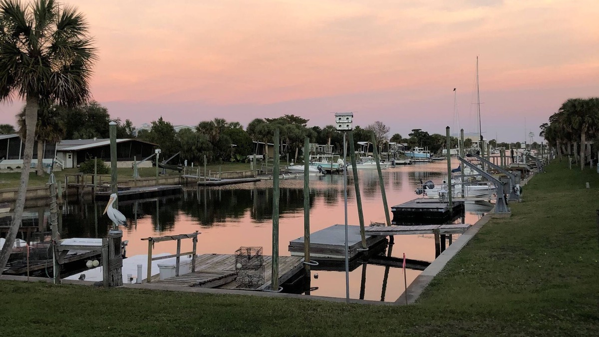 Crawfordville House | Reel Pelican Paradise located in Paradise village, Shellpoint Beach on the Gulf