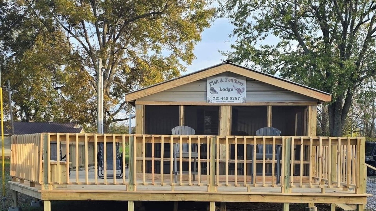 Hornbeak House | REELFOOT LAKE☆ Charming 2 BR Mobile home & adj. 1 BR cabin w/an awesome view!