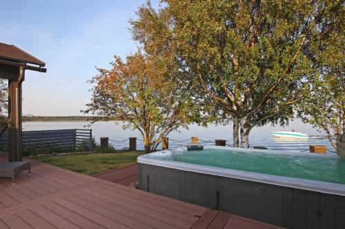 Reposaari Villa | Reelinki Seafront Villa Amando