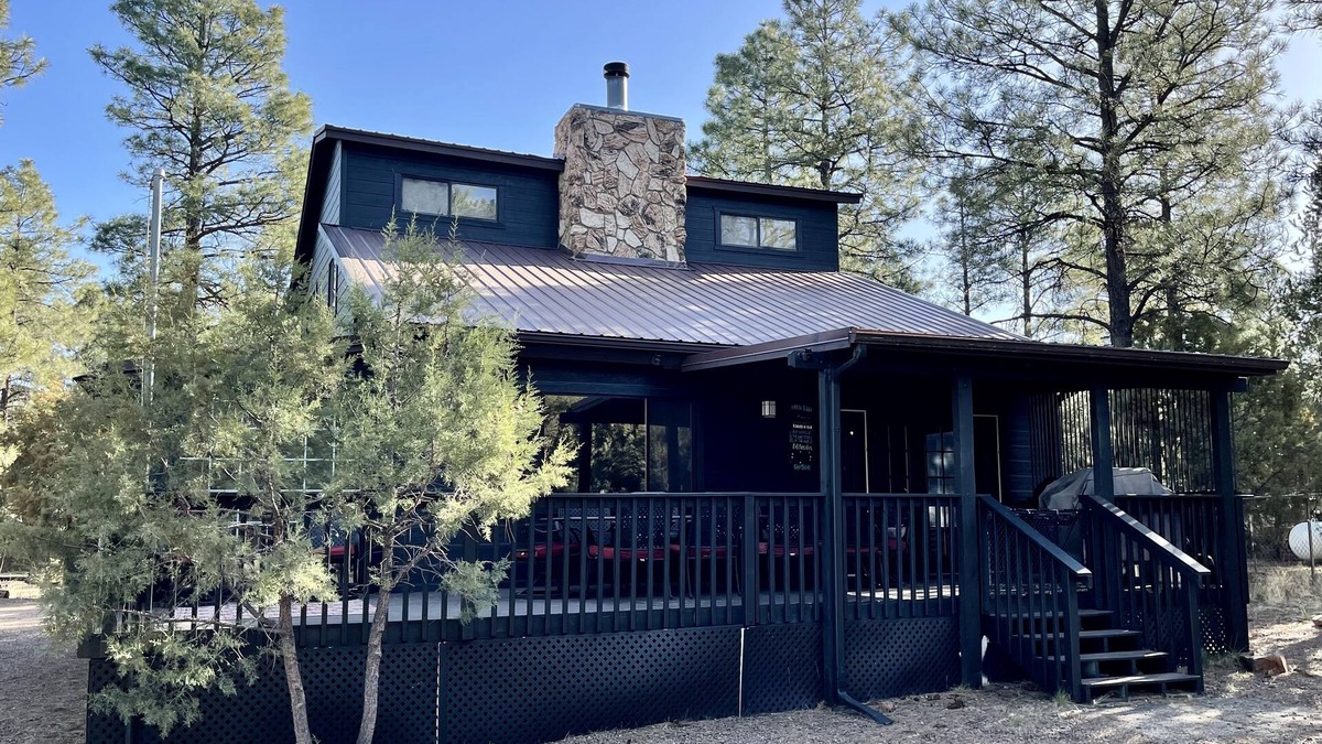Heber Cabin | ReelParadise Cabin 3BR/2BA with AC, WiFi, cable - ready for your quick escape!