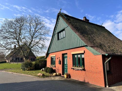 Kronsnest House | Reetdachkate am Deich
