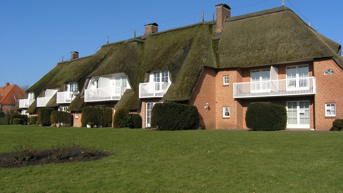 Busumer Deichhausen Apartment | Reethaus Hus to Wurth, apartment Korallenmöwe, only 300m to the beach