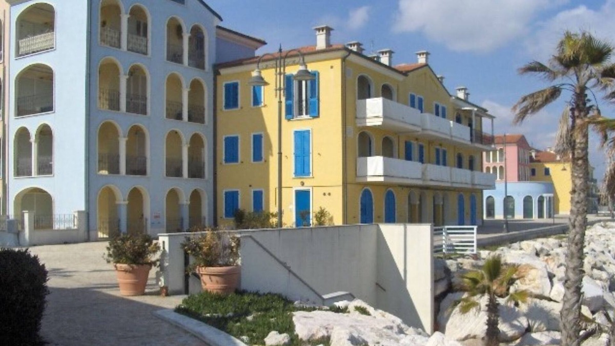 Villa Musone Apartment | Ref 32 Summer rental – Seafront two bedroom apartment