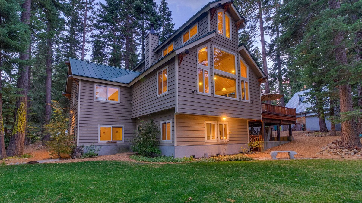 Chamberlands House | Ref-Nest: 6 BR, 3 BA in Tahoma, Sleeps 16