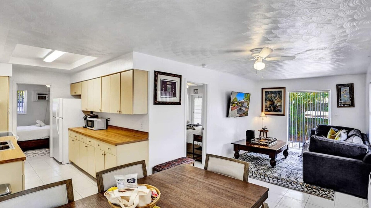 Victoria Park Apartment | Refined Escape - Quaint Victoria Park Apartment