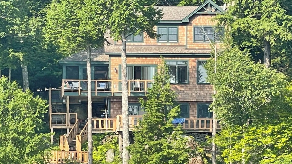 Mount Sunapee House | Refined Sunapee Lakefront Home for Weekly Rental