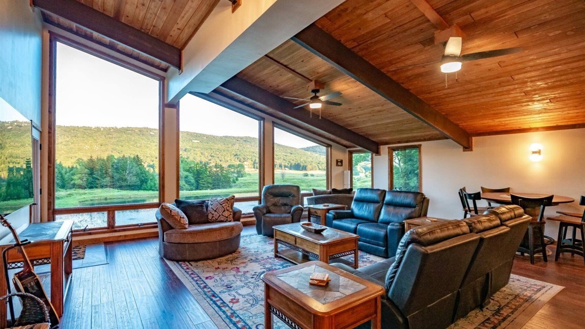 Timberline House | Reflections - 128 Lakeview Road