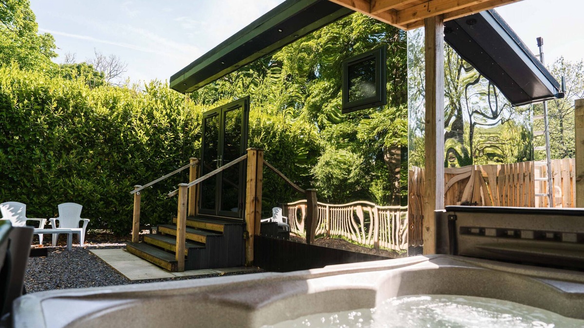 Carlisle Cabin | Reflections sleeps 2 with hot tub close to Scottish Borders and Hadrian's Wall