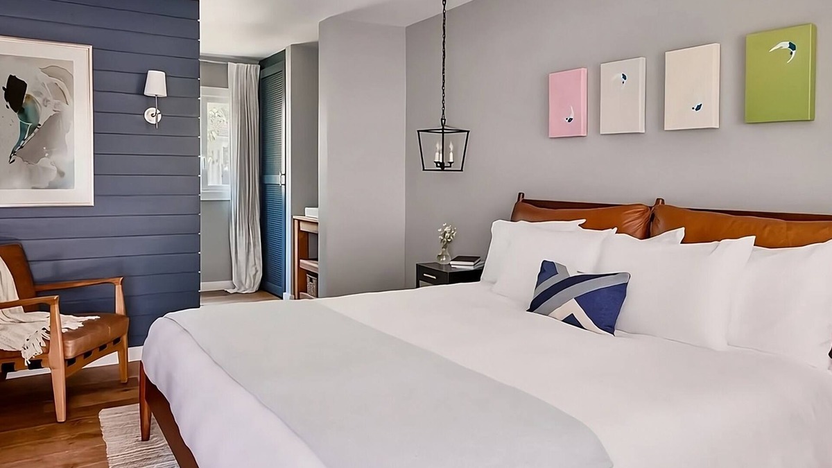 East Hampton North Hotel | Refreshing Getaway Trip! Free Breakfast & Parking, Close to Indian Wells Beach!