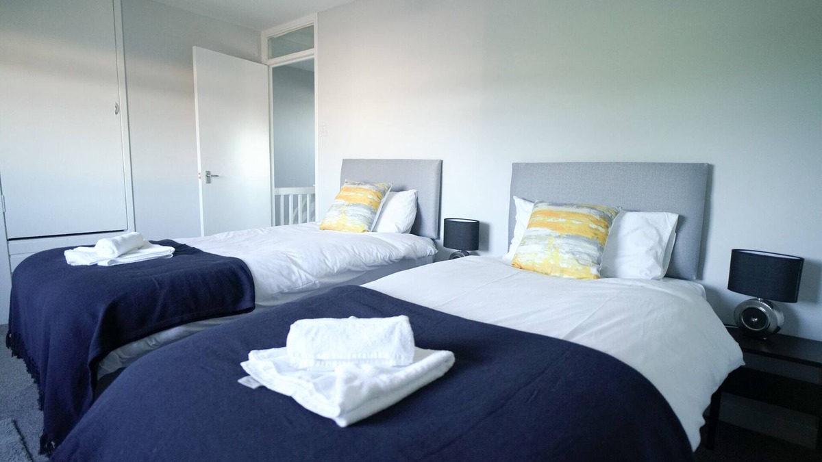 Larkhall House | Refreshing Modern Apartment in South Lanarkshire