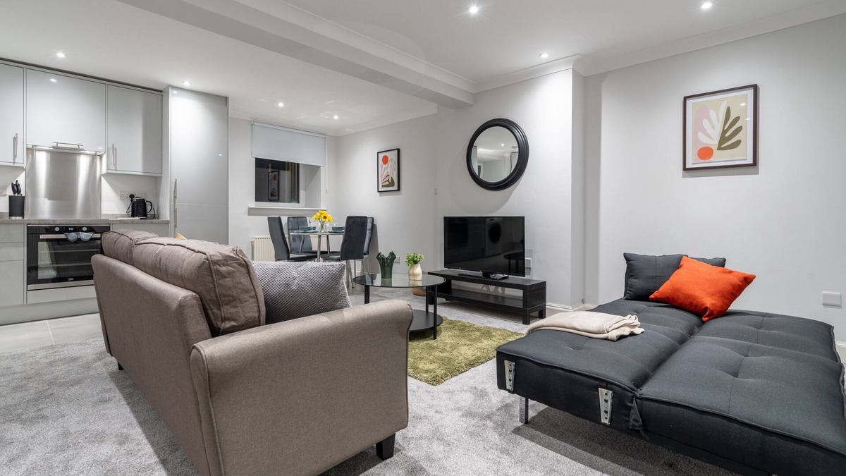Airdrie Apartment | Refreshing Modern Apartment In North Lanarkshire