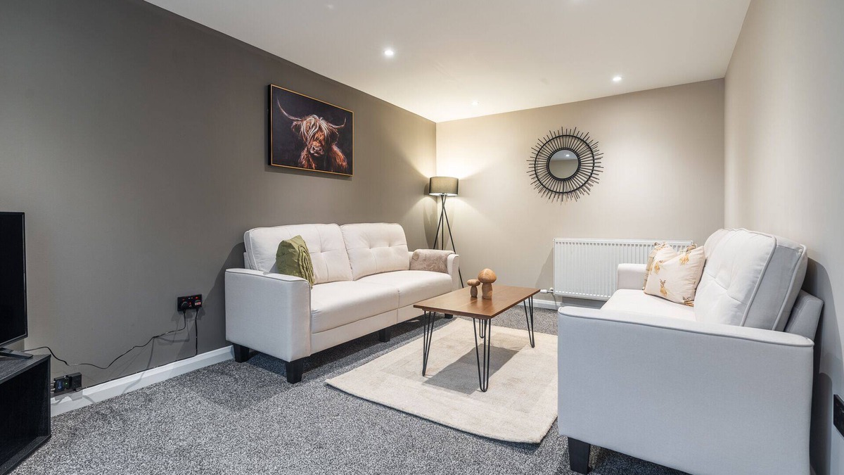 Lanark Apartment | Refreshing Modern Apartment in Lanark