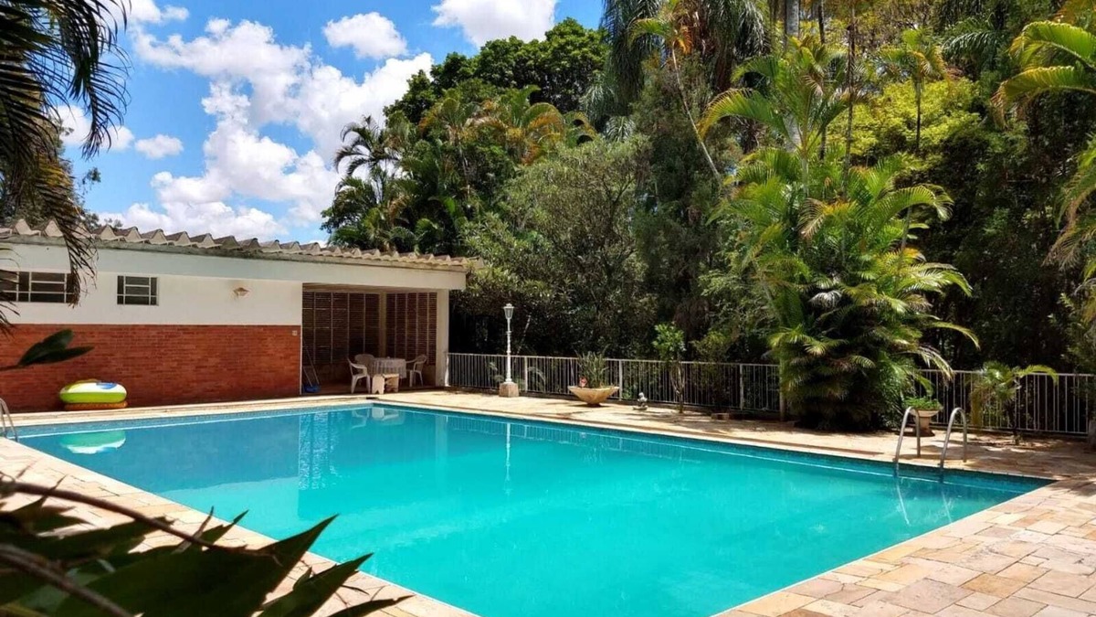 Valinhos House | Refuge and privacy in nature 3 bedrooms 3 bathrooms and lots of greenery