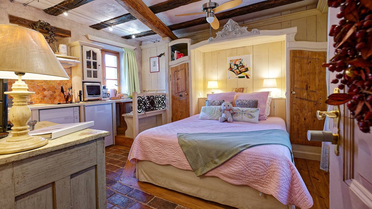 Riquewihr Apartment | Refuge of the Imp*, Romantic Studio for 2 in the rampart of Riquewihr
