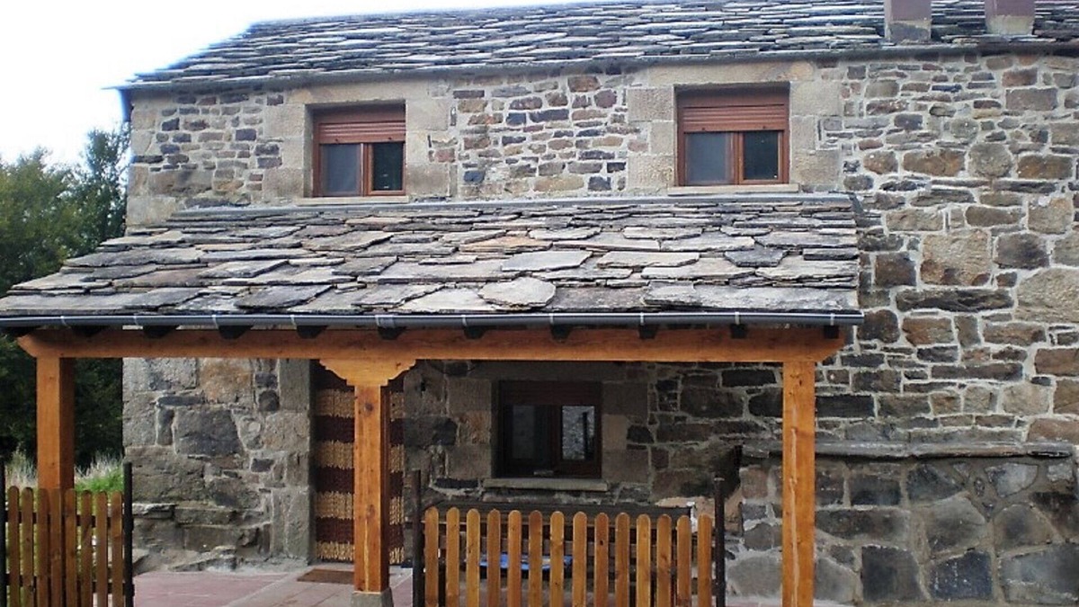 Vega de Pas Cabin | REFUGIOS DEL CANDANIO 1 AND 2. 4X4 OFF-ROAD ACCESS. FULL NATURE WITH COMFORTS.