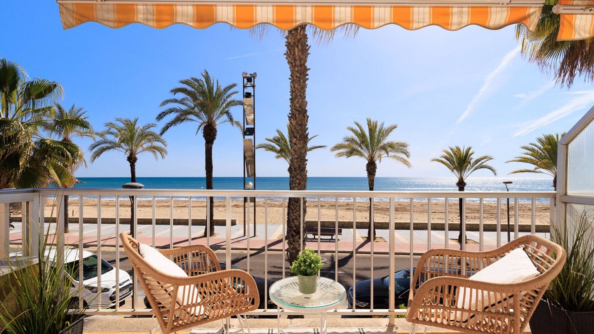 Salou City Centre Apartment | Refurbished, frontline and with views