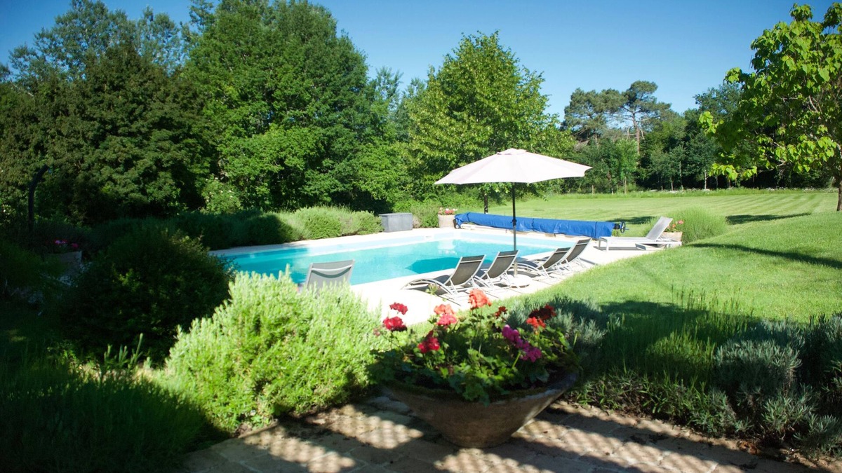 Rimons House | Refurbished Stone-Built Farmhouse with Large Pool Set in 7 Acres