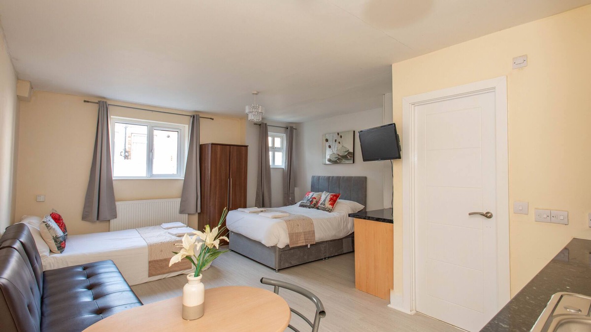 London Borough of Bromley Apartment | *REFURBISHED* Studio (1) 25 mins to London Bridge