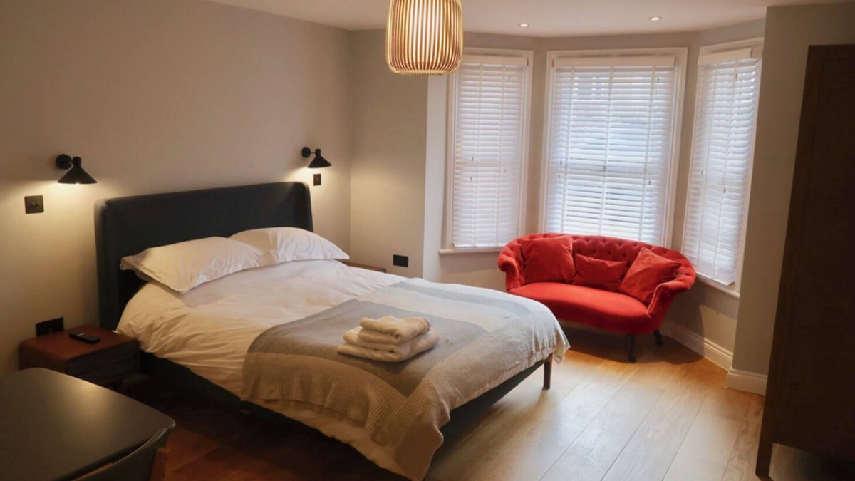 Twickenham Riverside House | REFURBISHED! Townhouse studio apartment