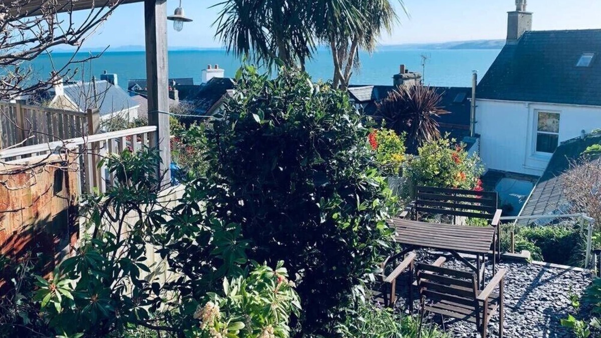 New Quay House | Refurbished traditional cottage dog friendly sea views 2 minutes to the beach