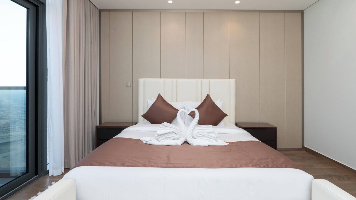Business Bay Apartment | Regal Living 3B City View King size Bed
