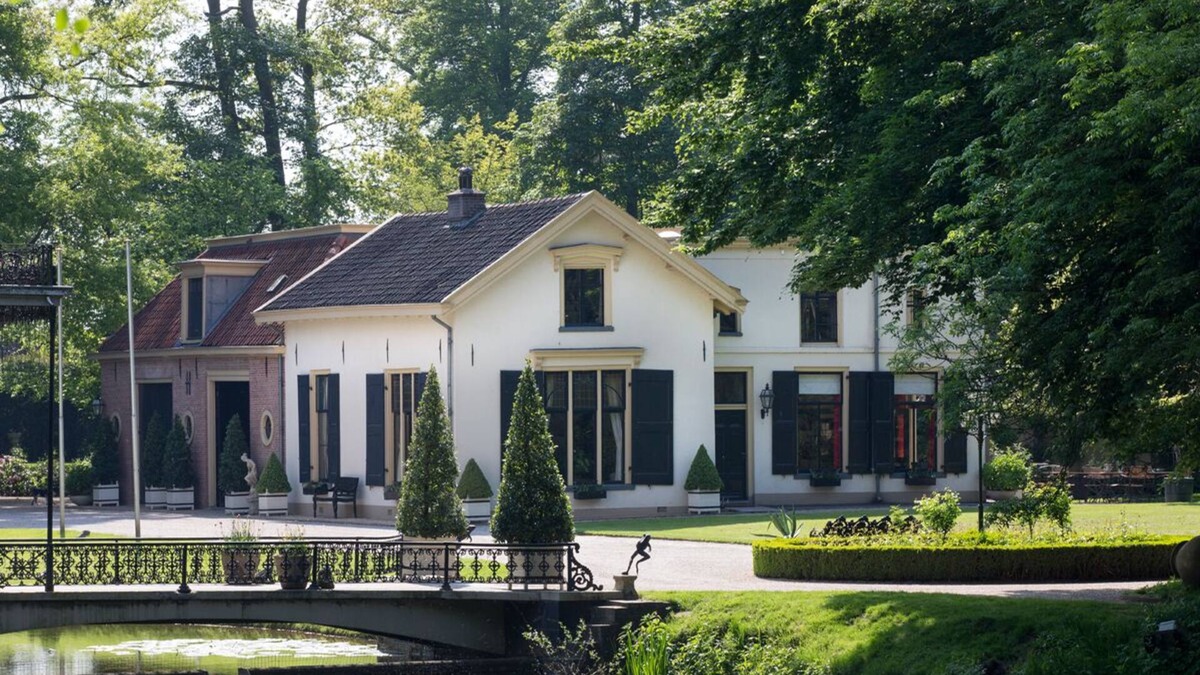 Terwolde Bed & Breakfast | Regal lodging and meetings B&B and SPA Estate Matanze hunting room