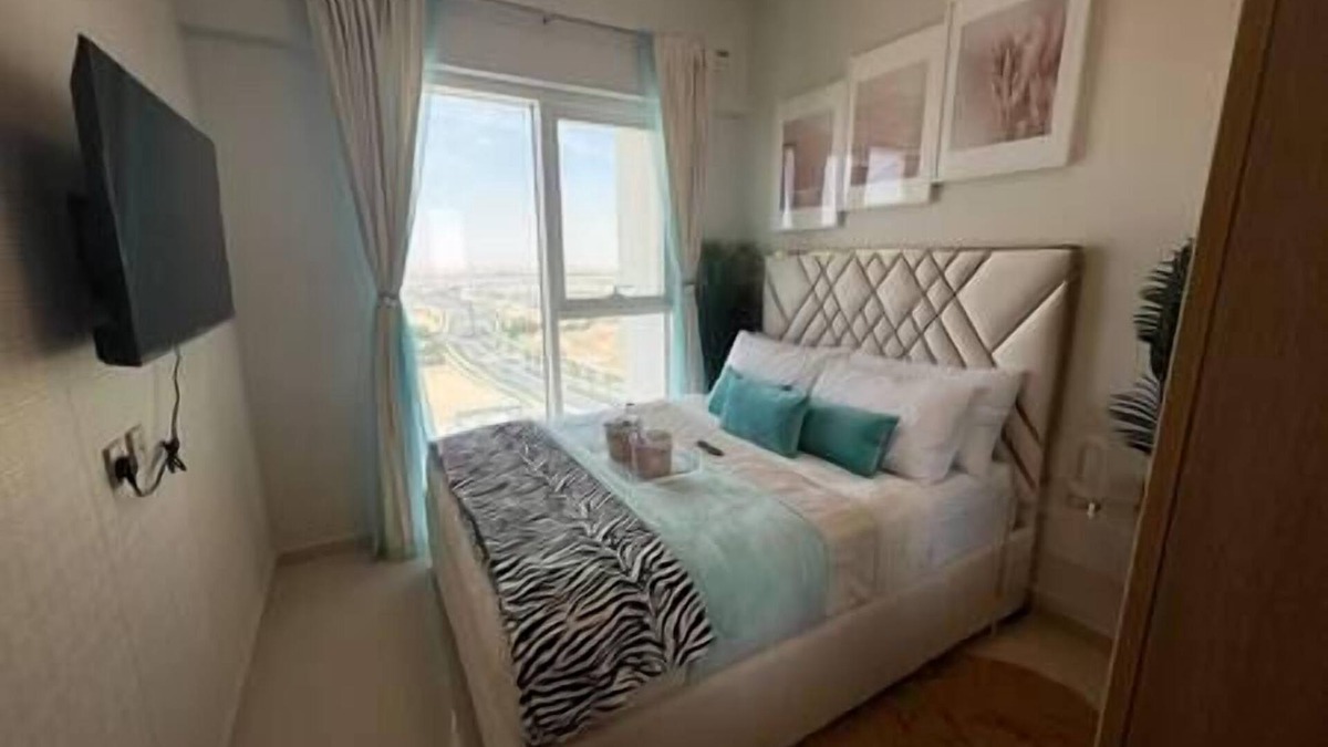 Dubai Apartment | Regal Retreat's Royal Oasis Dubai