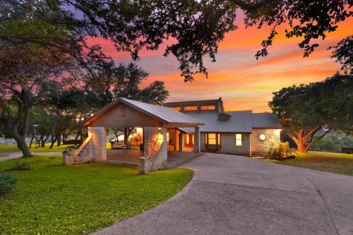 Spicewood House | Regal Riverfront Retreat