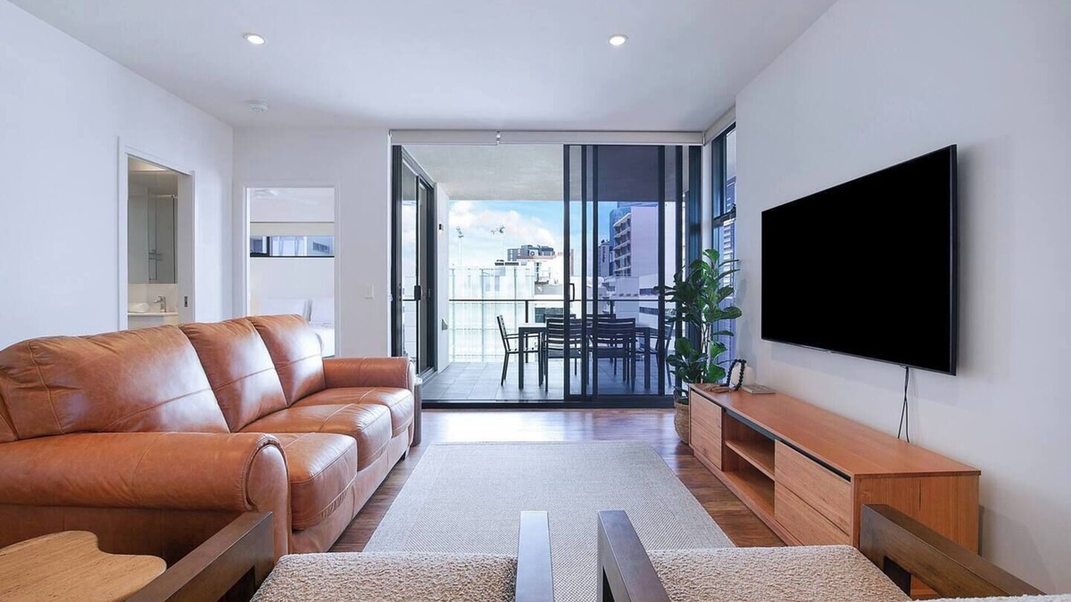 Toowong Apartment | Regatta Hideaway A Breezy Balcony Residence