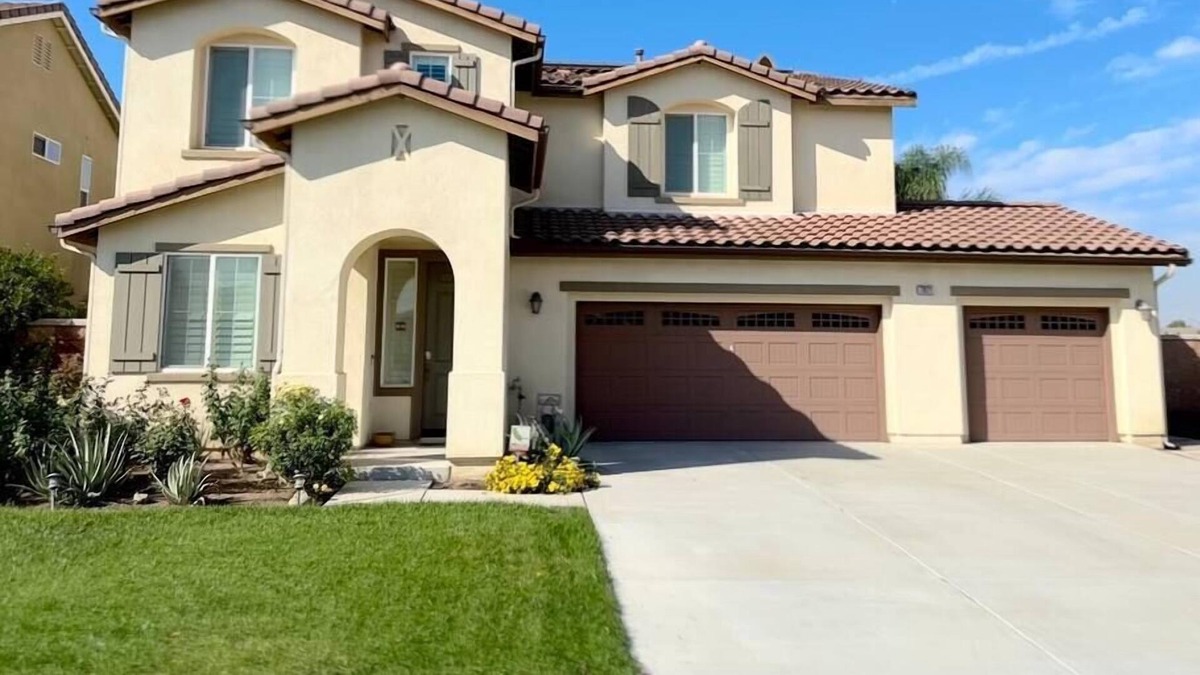 Eastvale House | Regency Eastvale newly refreshed 4BR 3BA-Sleeps 10