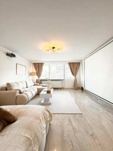 Vahrenwald Apartment | REGENCY - Exklusive zentrale 45m2 Wohnung mit Balkon, WiFi und Netflix