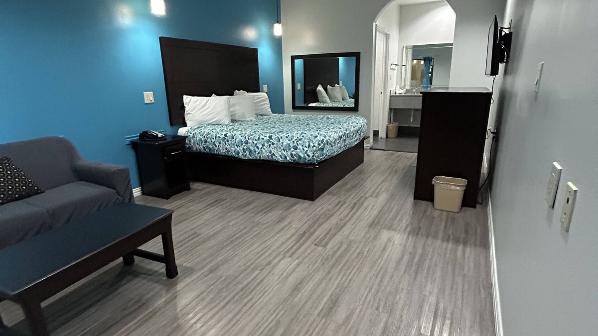 Humble Hotel | Regency Inn and Suites