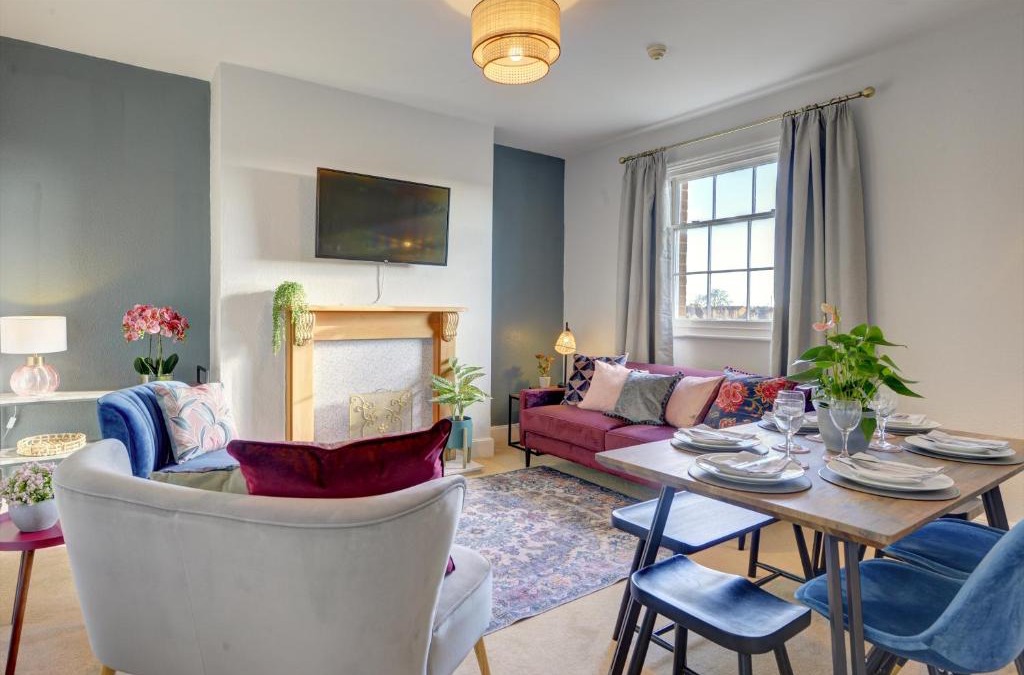 Leamington Spa Apartment | Regency Nest by Spa Town Property - Stylish 3 Bedroom Apartment on 2 Floors, Central Leamington Spa