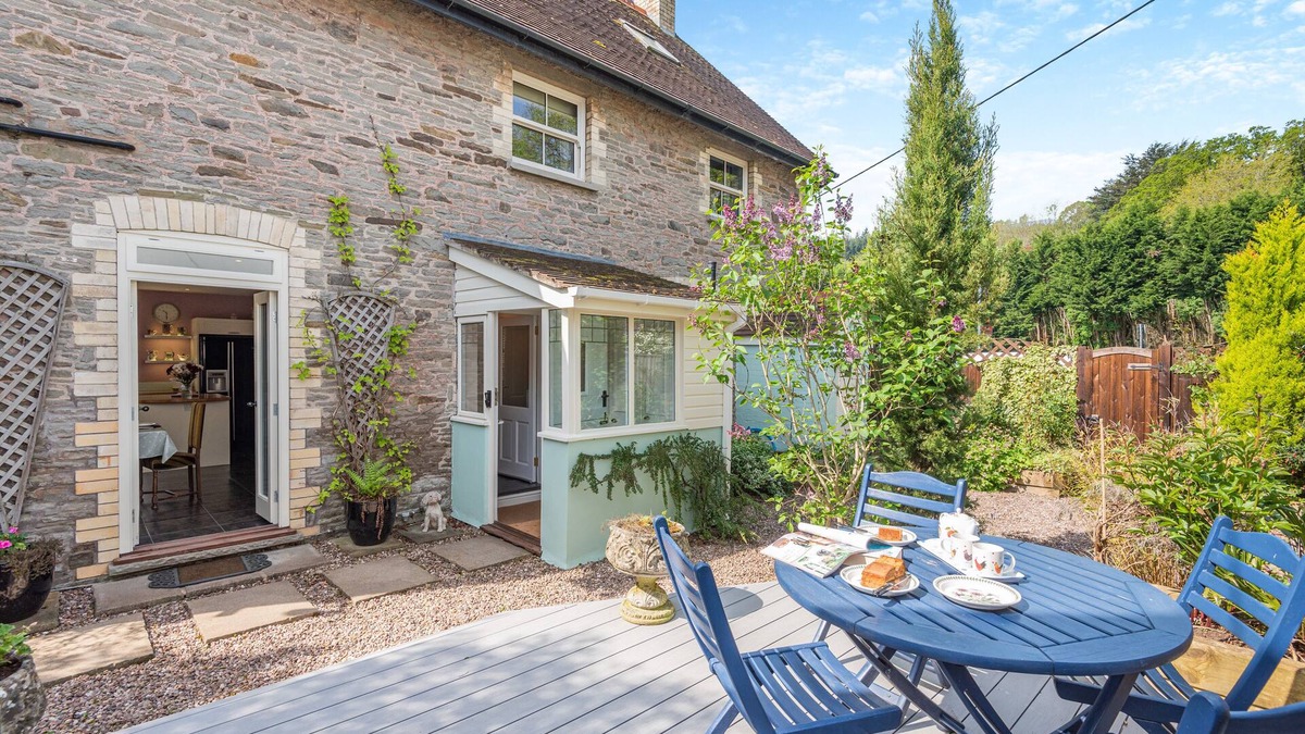 Clyro House | Regent House - Three Bedroom House, Sleeps 6