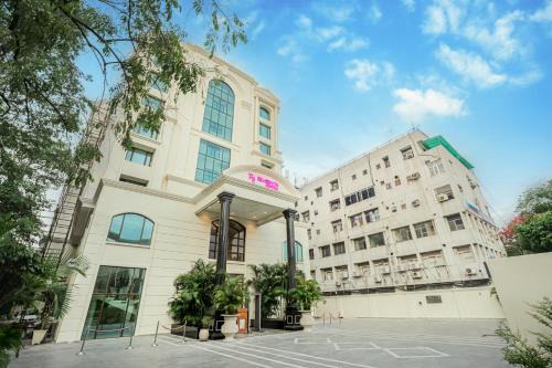 Hazratganj Hotel | Regenta Central Lucknow by Royal Orchid Hotels Limited