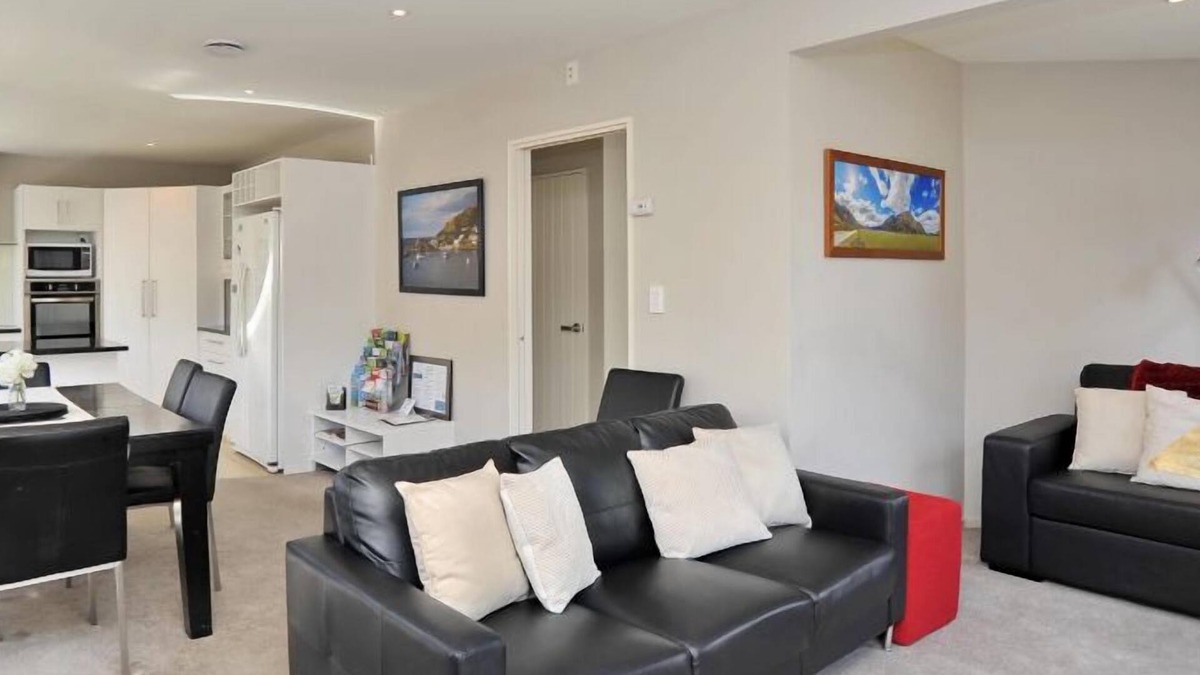 Riccarton House | Regents 94B-Regents Villa B - Spacious stylish home