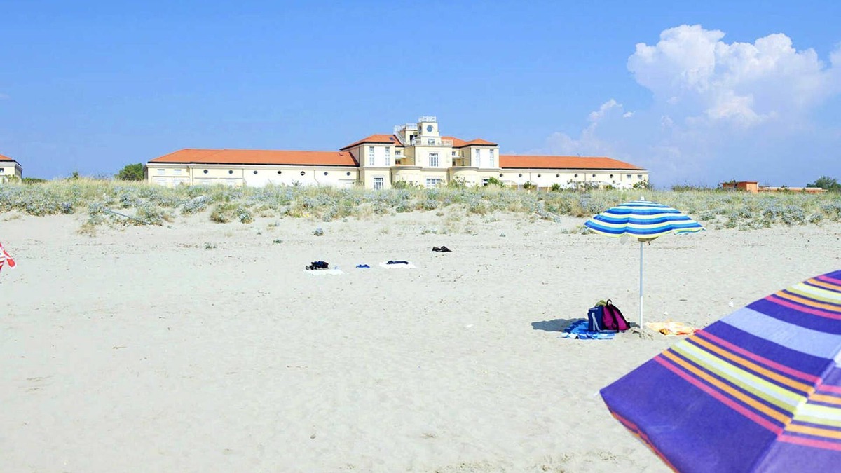 Calambrone Apartment | Regina-Elena, panoramic sea view - apartment on the seafront
